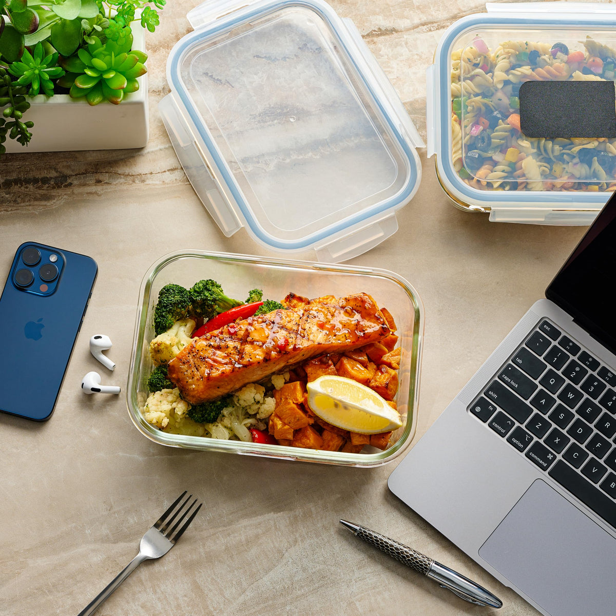 Le'raze dishwasher-safe glass containers simplify cleanup after busy days.