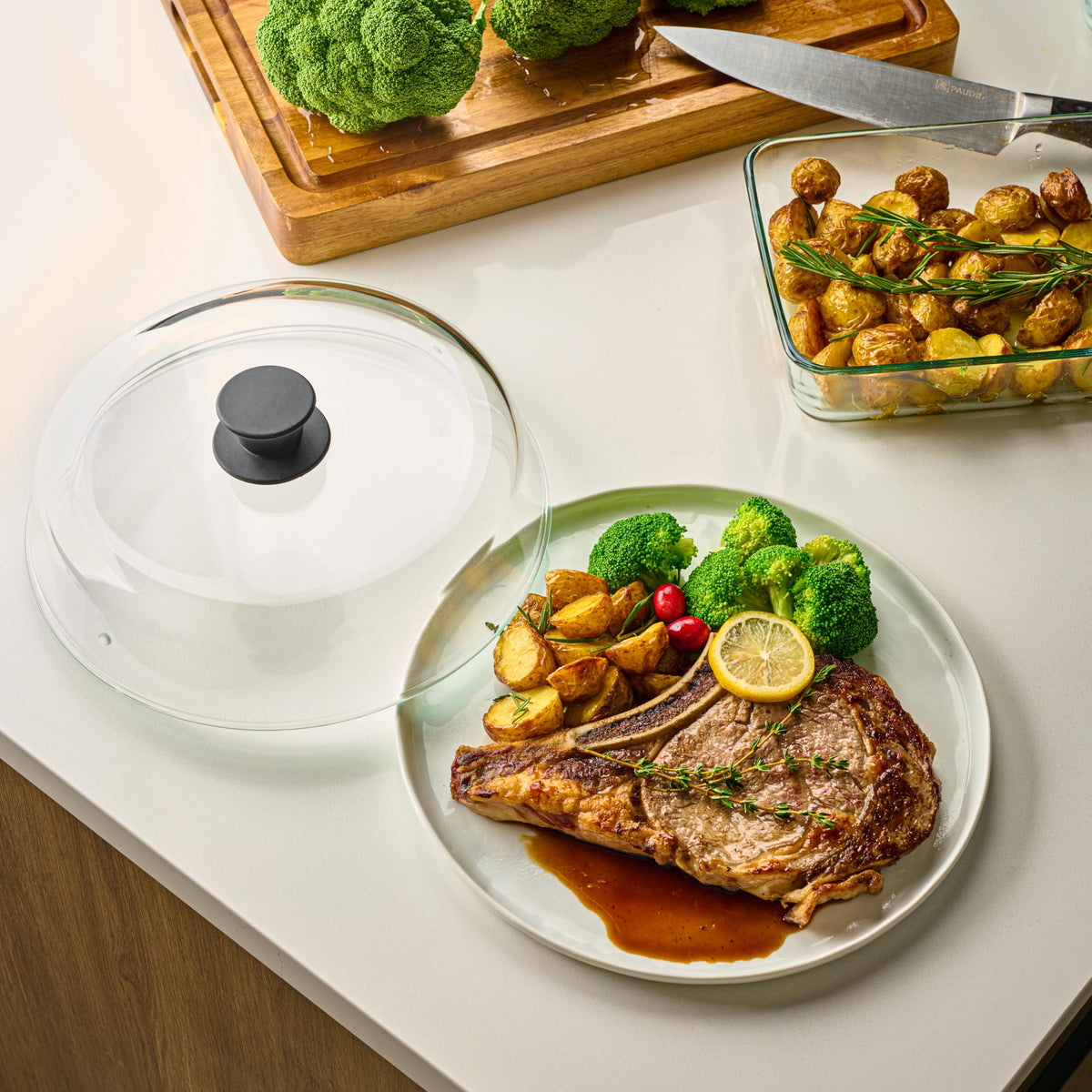 Le'raze dishwasher-safe glass cover for quick cleanup.