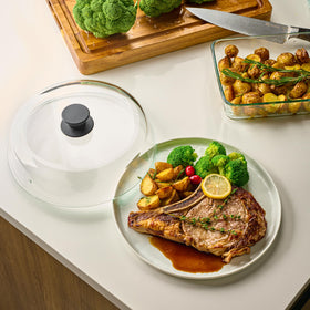 Le'raze dishwasher-safe glass cover for quick cleanup.