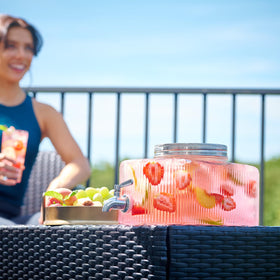 Le'raze dishwasher-safe glass enhances quick cleanup after gatherings.