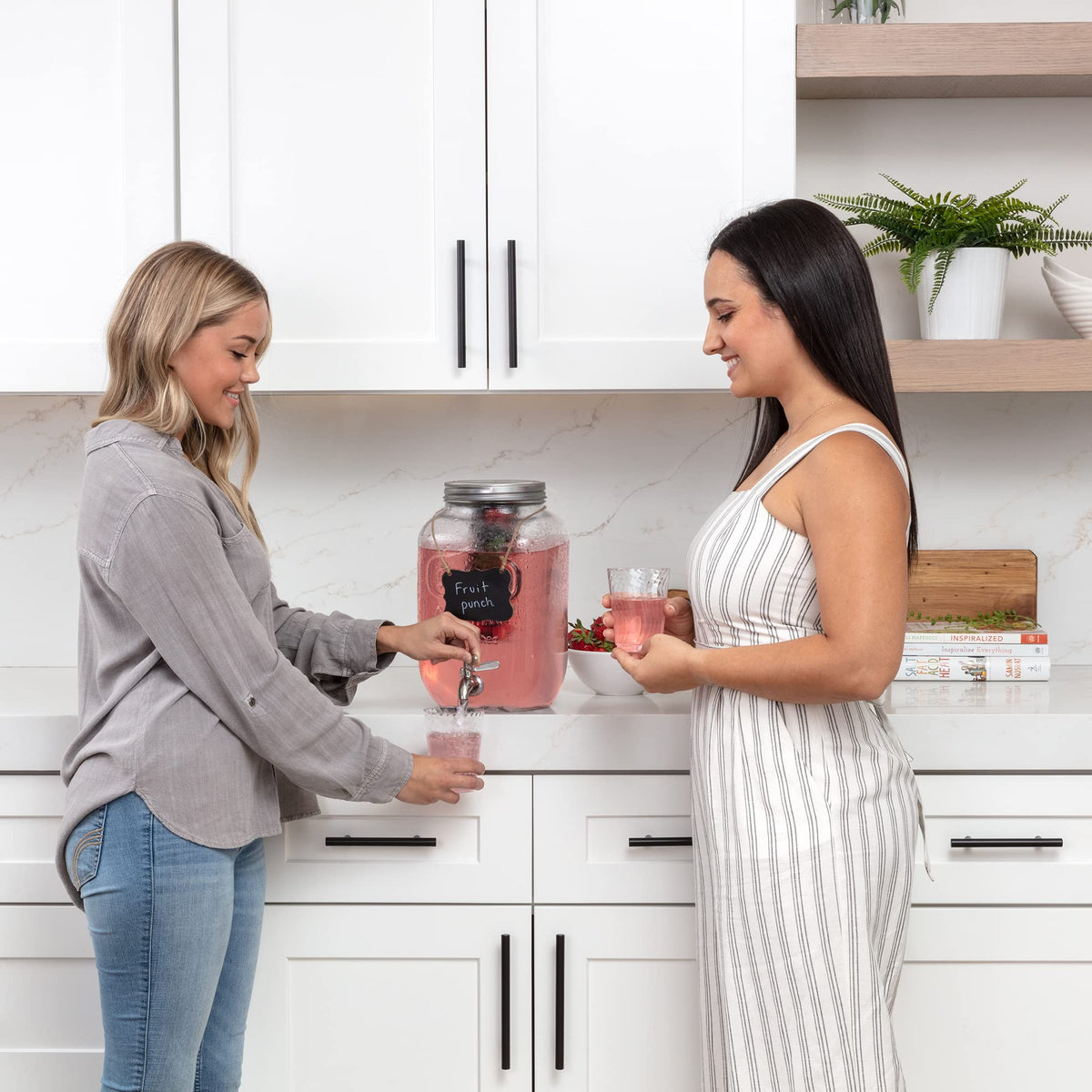 Le'raze dishwasher-safe glass simplifies cleanup after entertaining