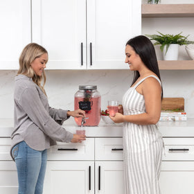 Le'raze dishwasher-safe glass simplifies cleanup after entertaining