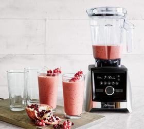 Le'raze durable clear glass provides a clean, bright beverage presentation.