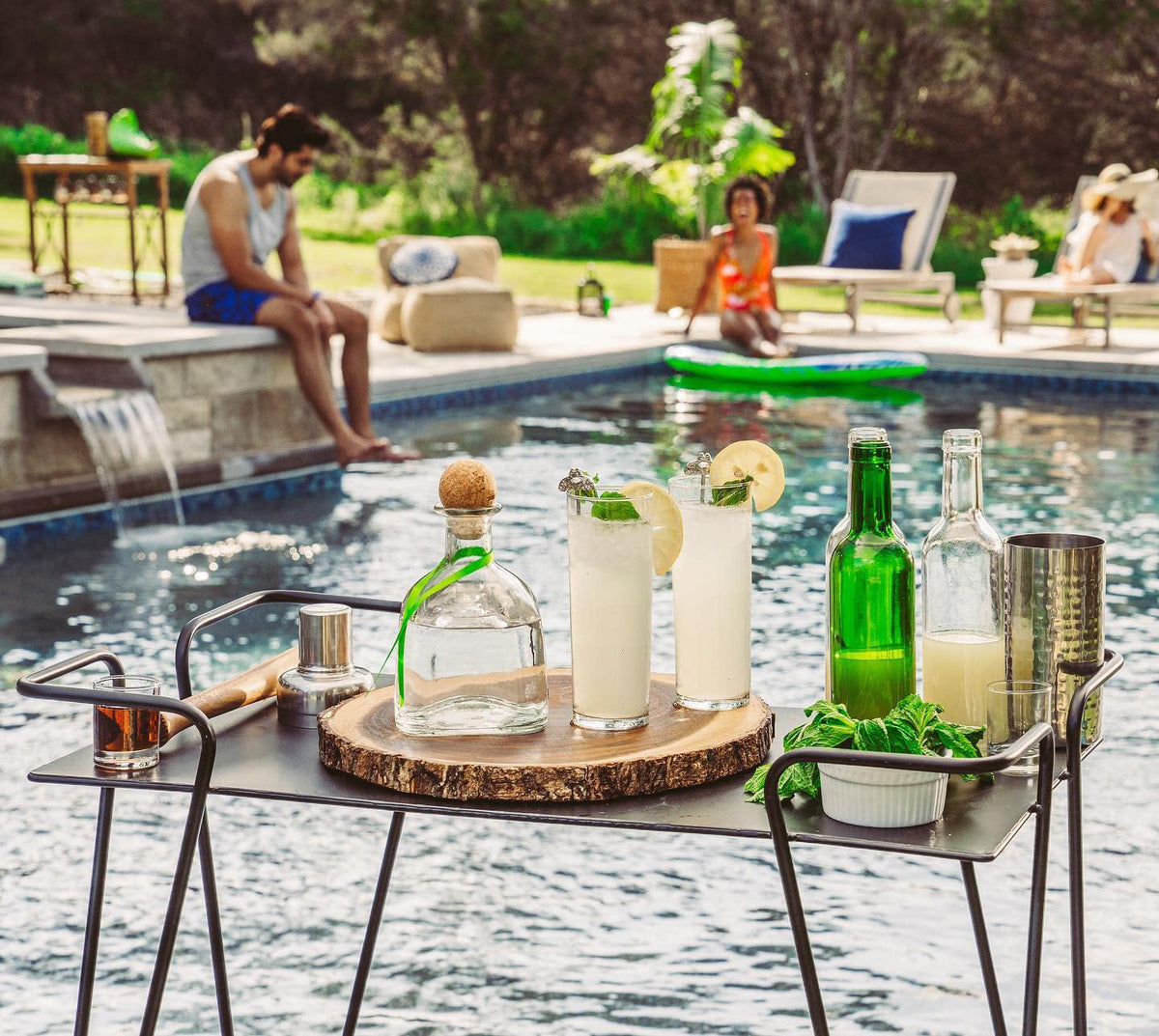 Le'raze glass silhouette and clarity elevate table aesthetics for any setting.