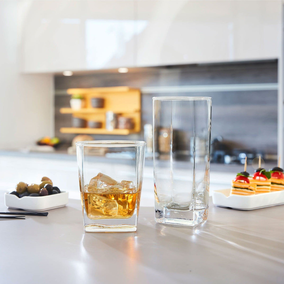 Le'raze clarity-brilliance glasses showcase brilliant sparkle for any beverage.