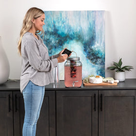 Le'raze fruit infuser lets you craft flavorful beverages at home