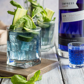 Le'raze gift-ready bar set perfect for entertaining