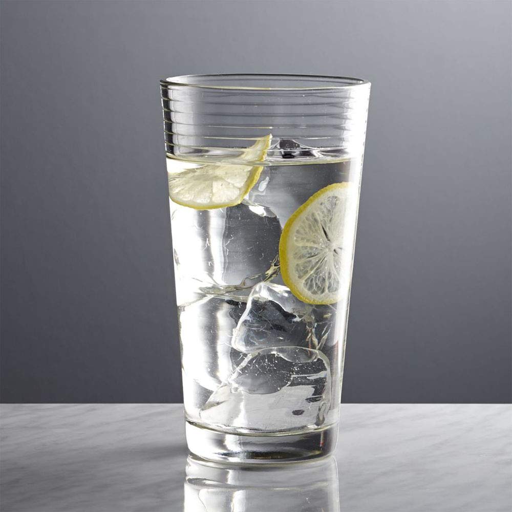 Le'raze gift-ready glass set makes a thoughtful housewarming present.