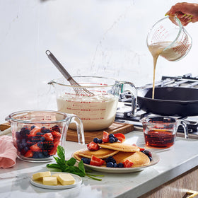 Le’raze 4cup glass measuring cup with clear marks for batters and sauces.