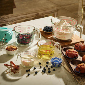 Le’raze 8cup glass measuring cup with large capacity for batch prep.