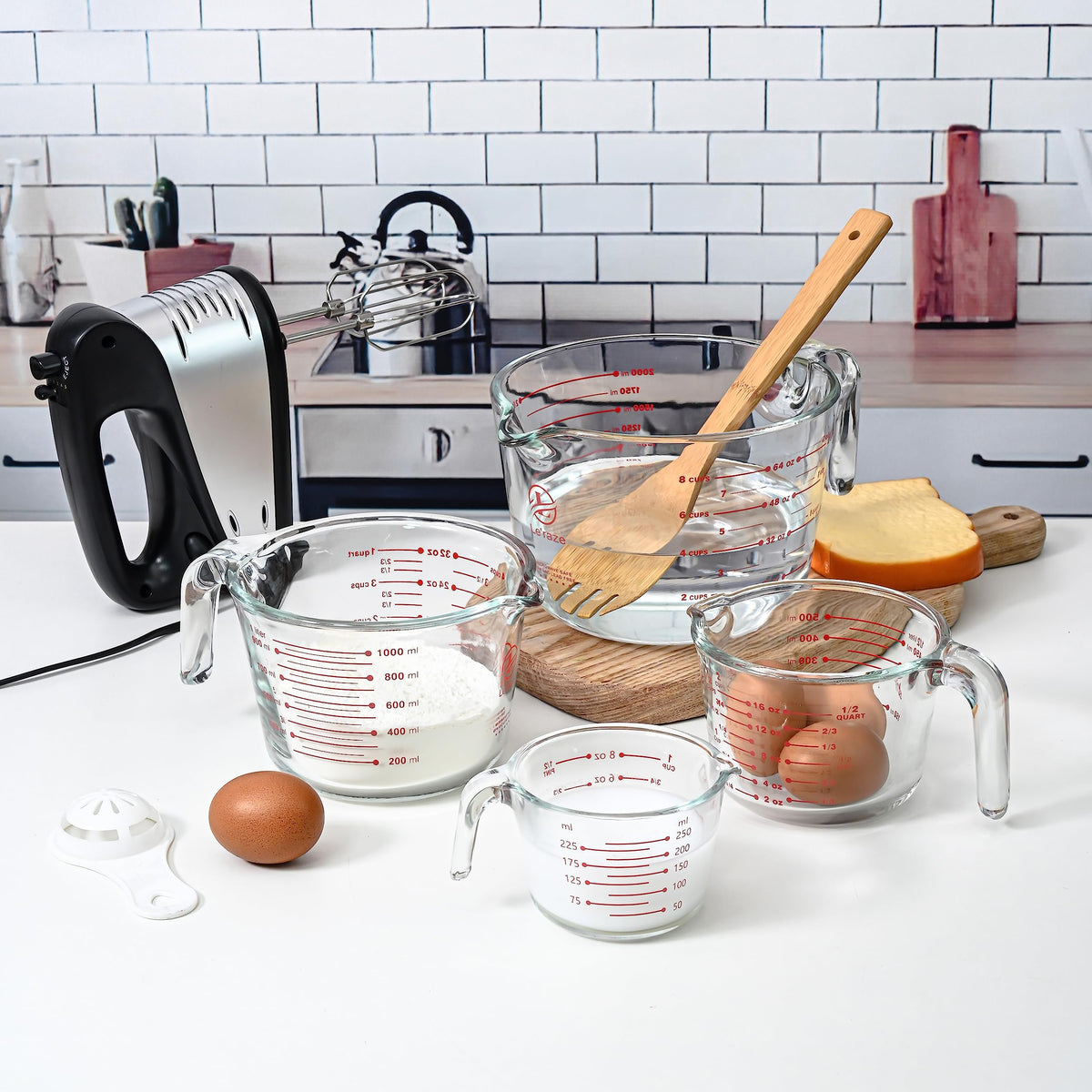 Le’raze glass measuring cup dishwasher-safe for easy cleanup.