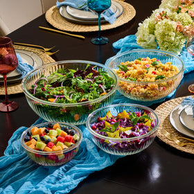 Le'raze lunchbox-ready glass containers for portable meals.