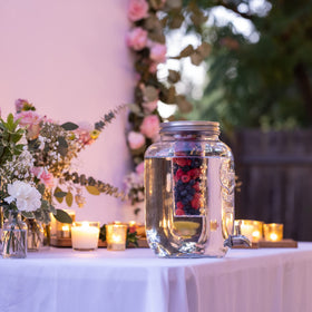 Le'raze marker and label helps guests identify drinks quickly