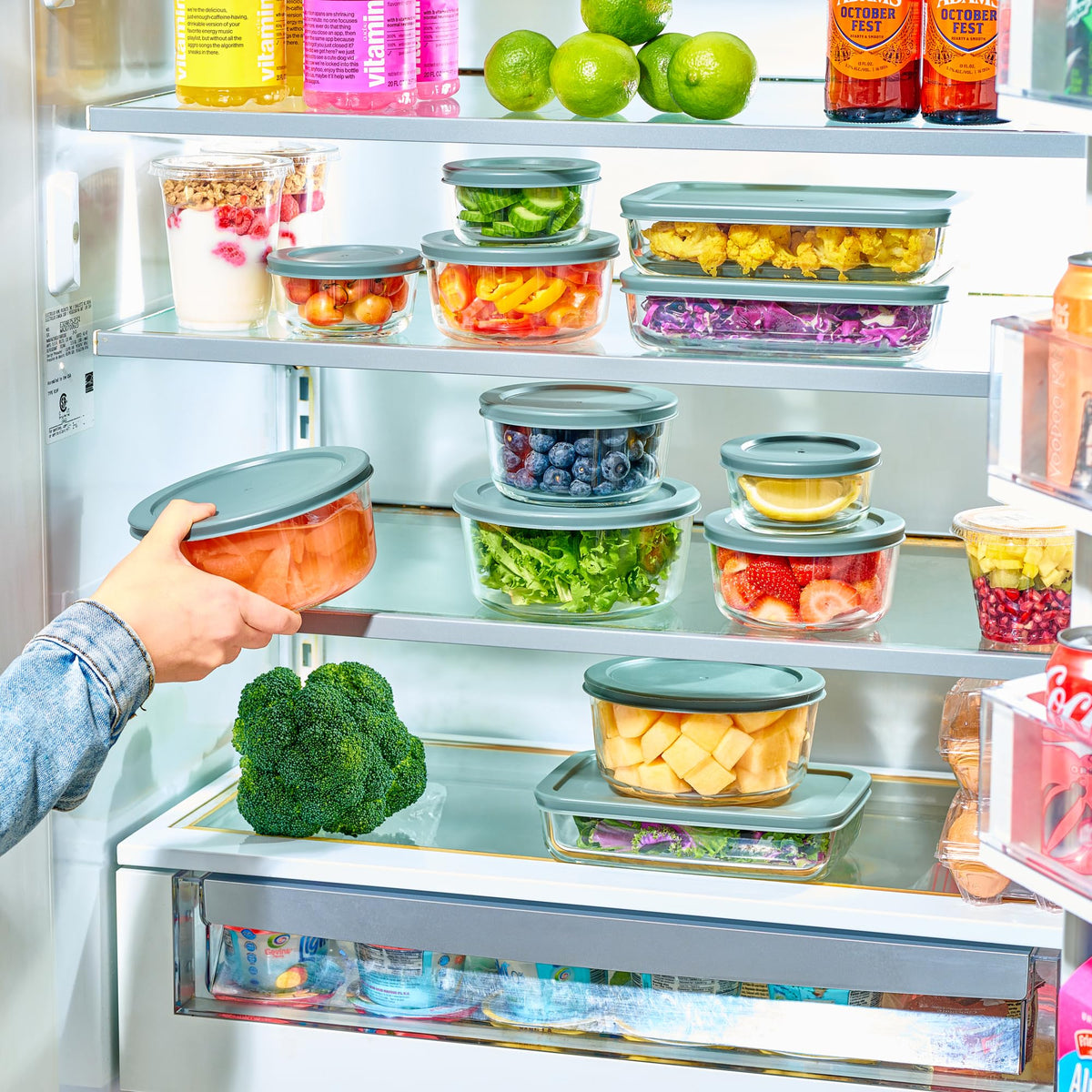 Le'raze microwave-safe glass container ready for reheating leftovers