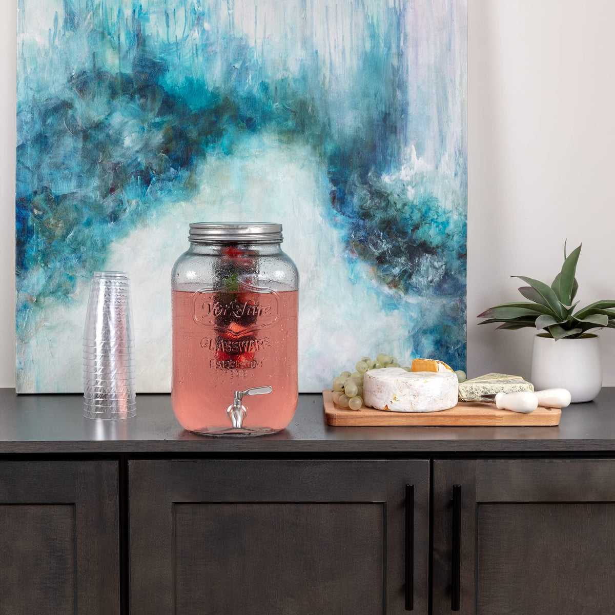 Le'raze modern design enhances decor at parties and gatherings