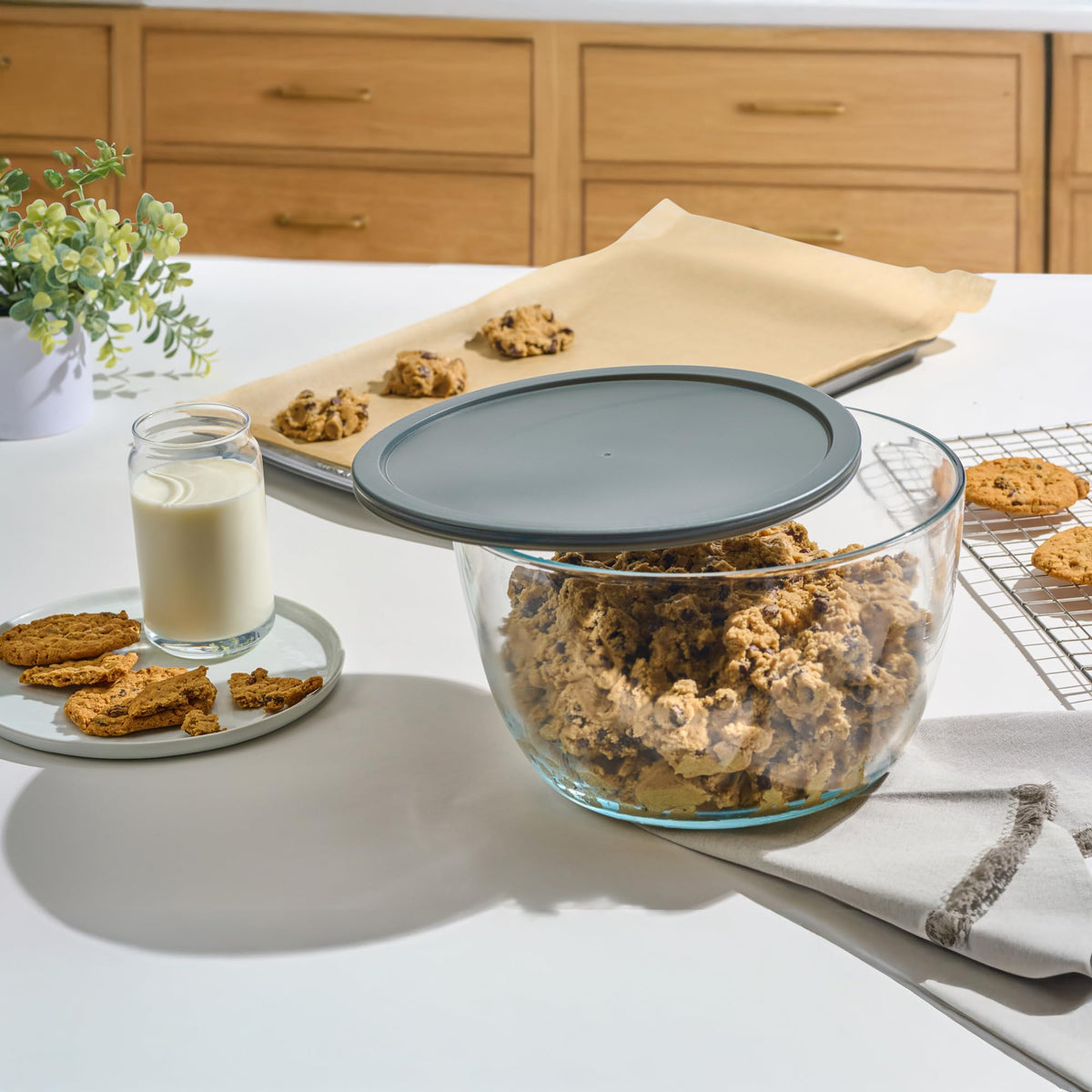 Le'raze removable basket doubles as a colander for rinsing.
