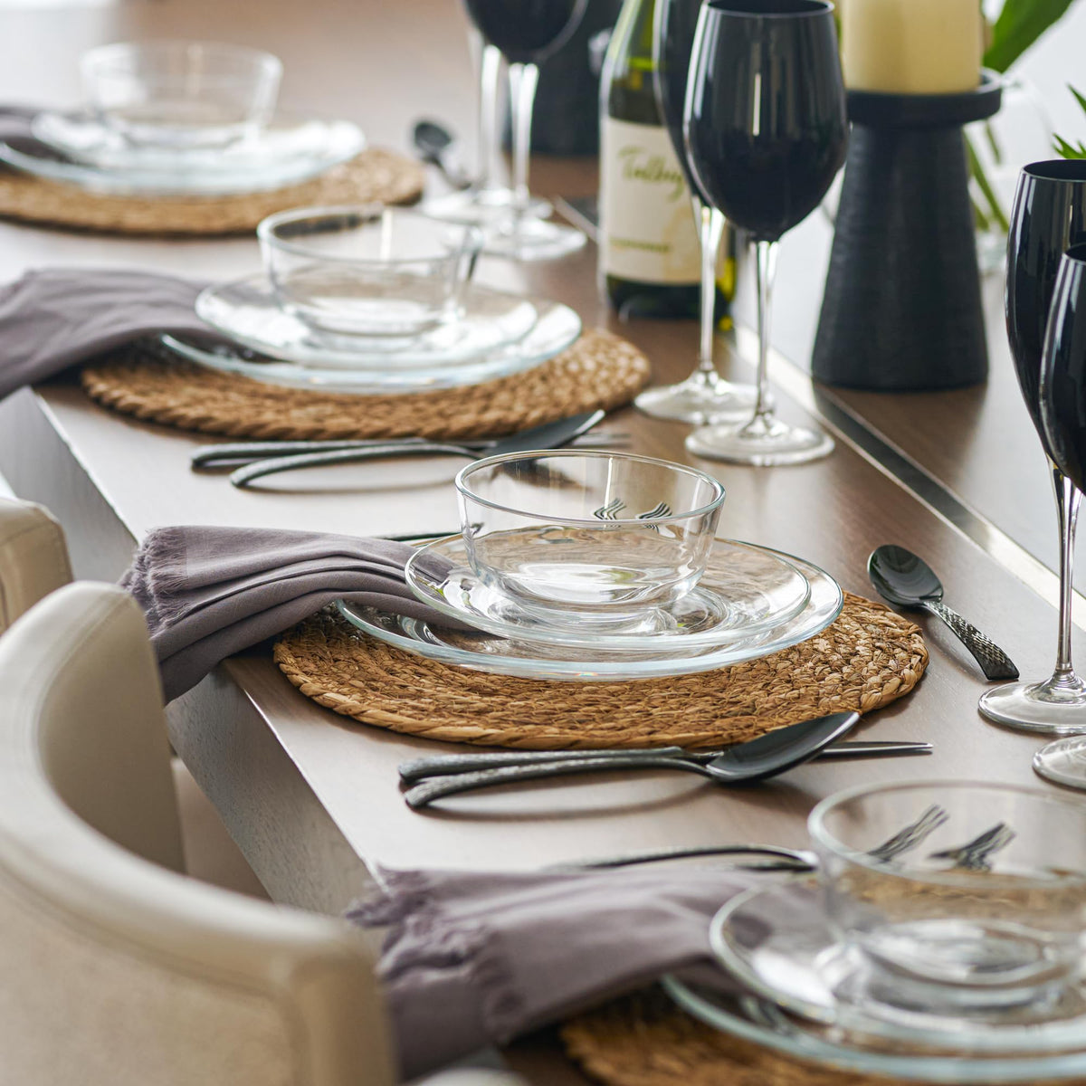 Le'raze 6-inch bowls ideal for soups and cereals with a clear glass finish.