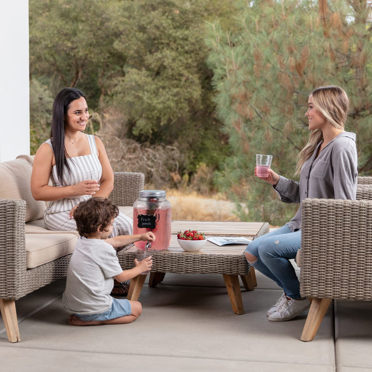 Le'raze two-gallon glass jar is versatile for juices, cocktails, or detergents