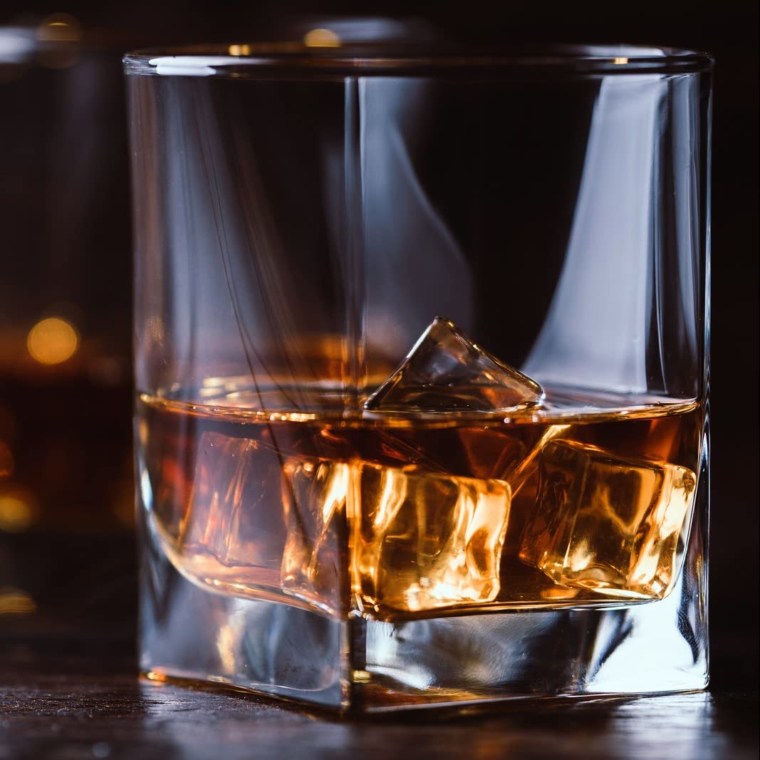 Le'raze versatile drinkware suitable for scotch and bourbon