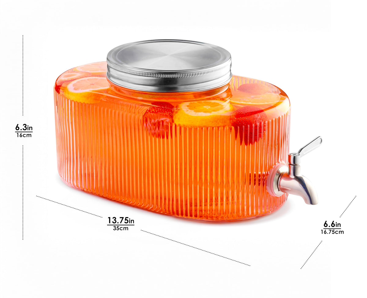 Le'raze wide-mouth lid and spout ensure easy filling and pouring.