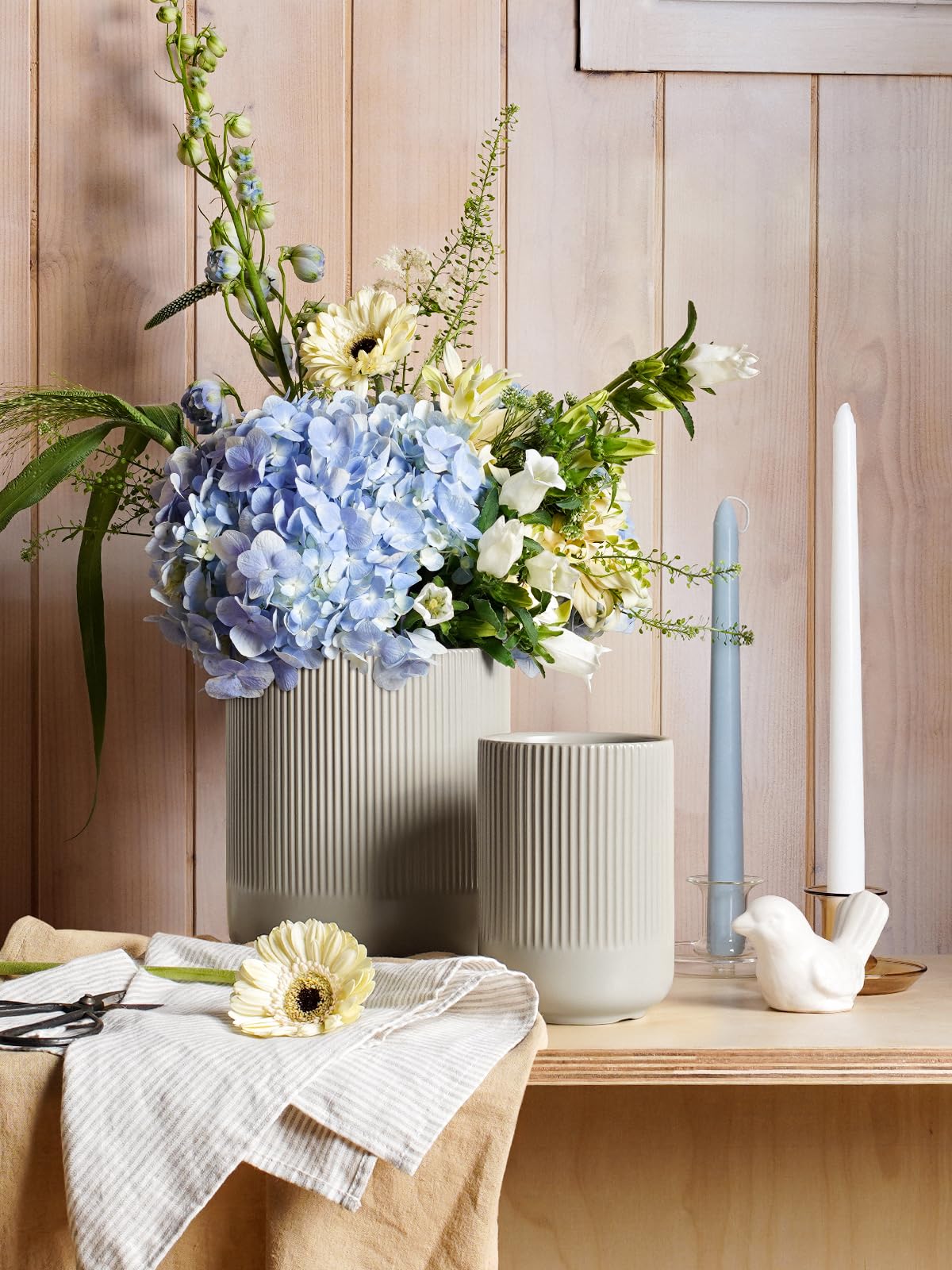 LE TAUCI Countertop View: fits modern neutrals on surfaces.