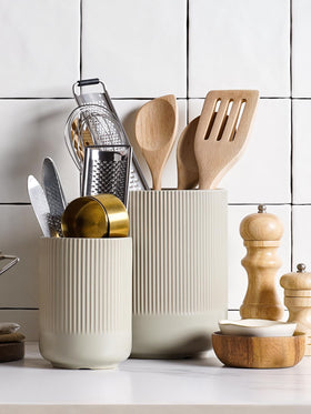 LE TAUCI Utensil Crock Fluted Texture: warm counter appeal.