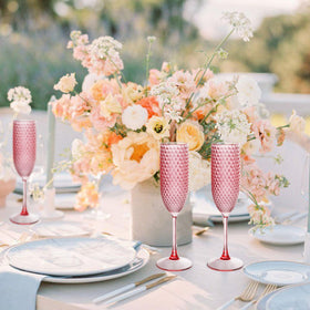 LEYIQU flutes reflect light, creating a classy party atmosphere