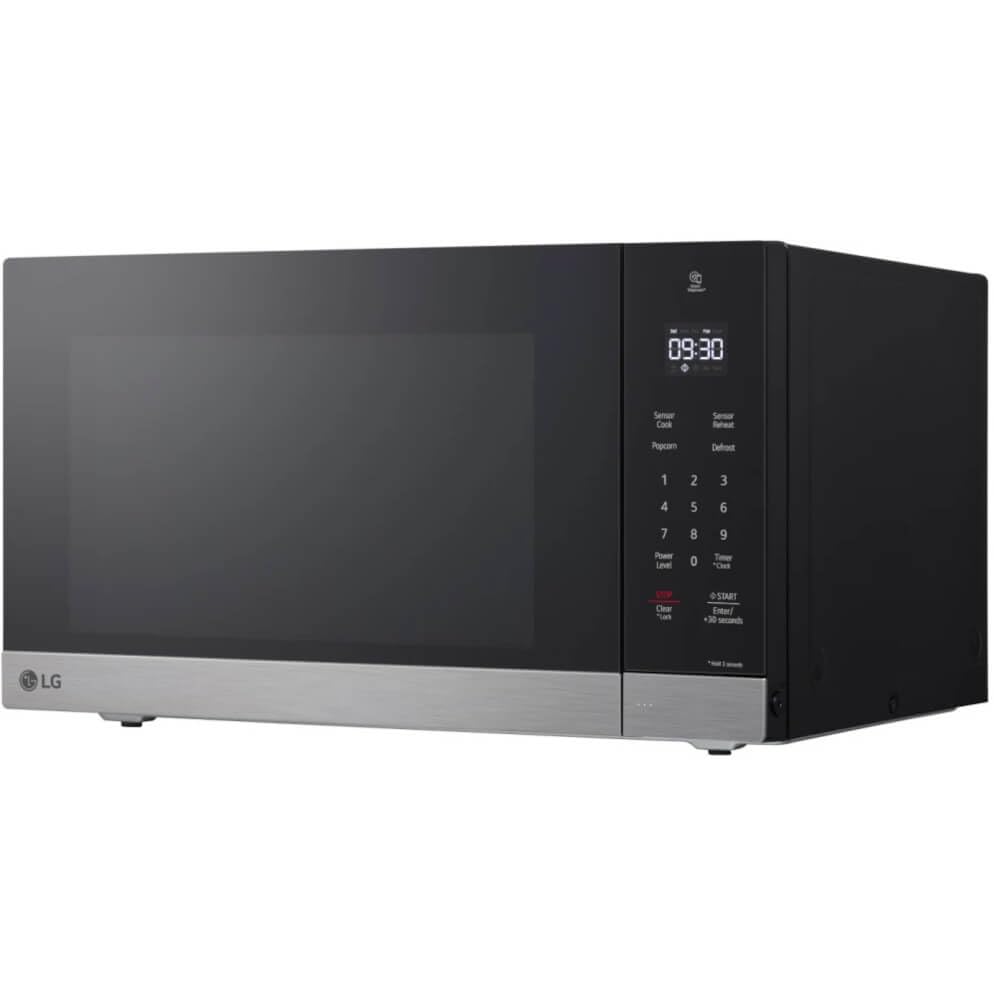 LG NeoChef interior with 14.2-inch turntable ensuring even heating for large dishes.