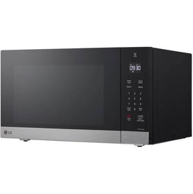 LG NeoChef interior with 14.2-inch turntable ensuring even heating for large dishes.