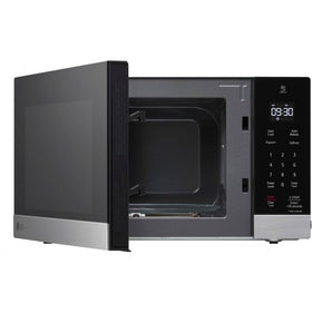 LG NeoChef microwave with 12-inch turntable supports larger dishes for versatile reheating.