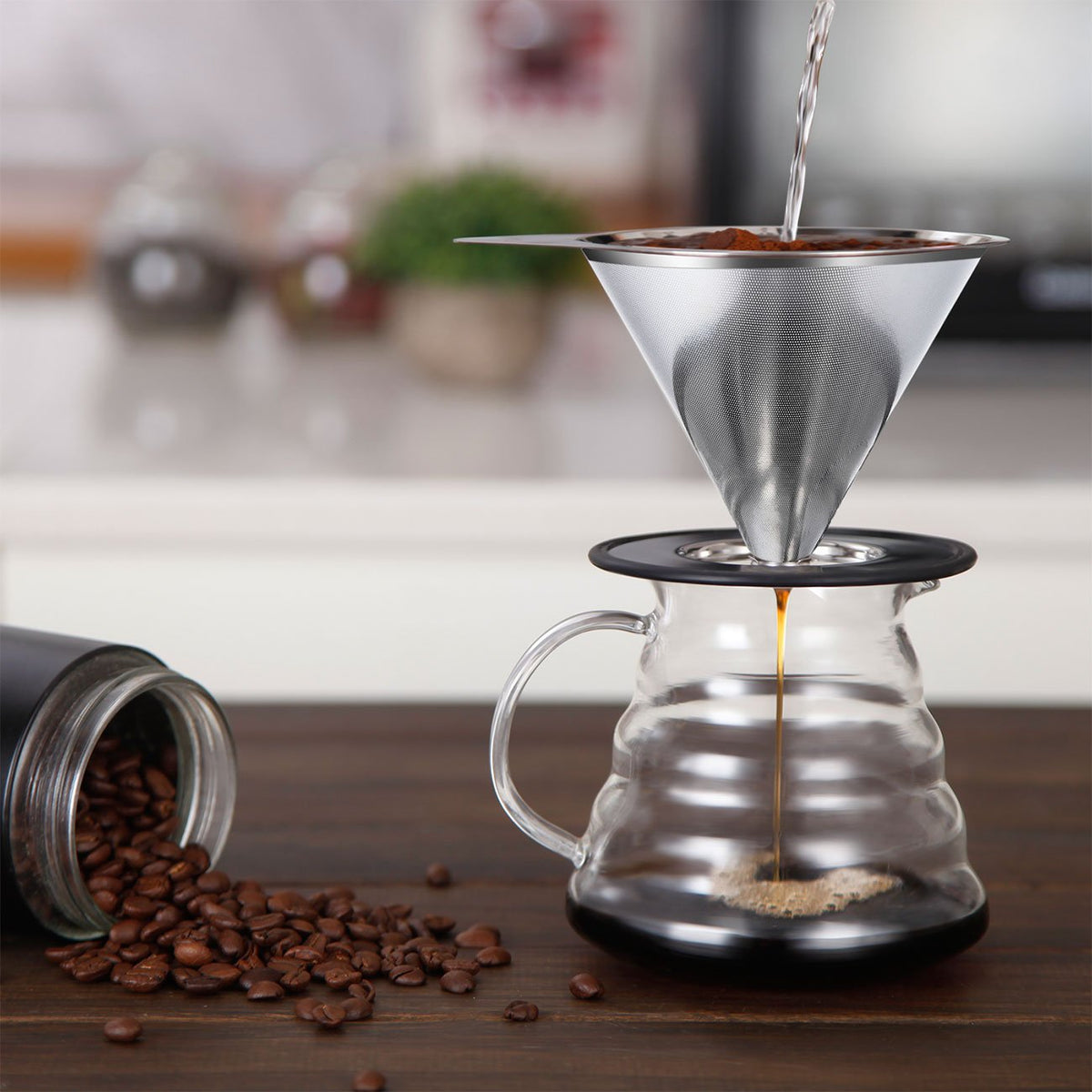 LHS pour-over coffee on the go demonstrates travel-ready use.