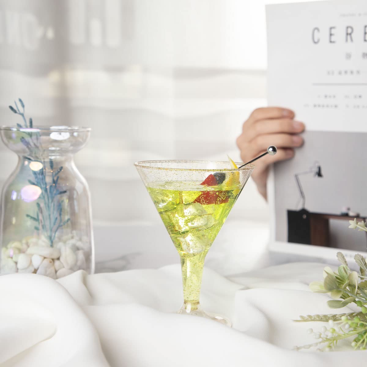 Liacere 24-pack suits 24 guests for casual parties and gatherings.