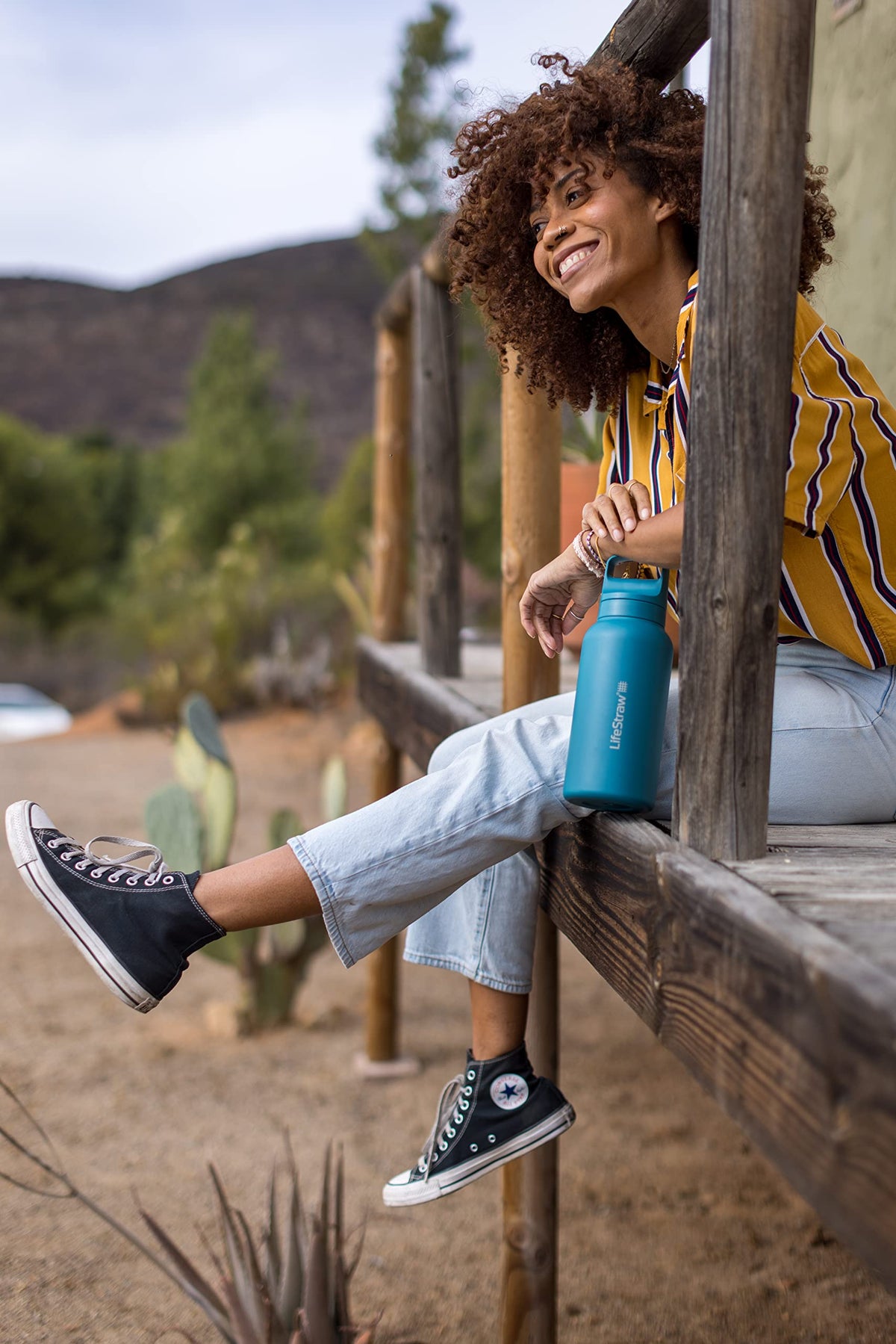 LifeStraw Go Series Icelandic Blue carbon filter detail enhances taste by reducing chlorine.