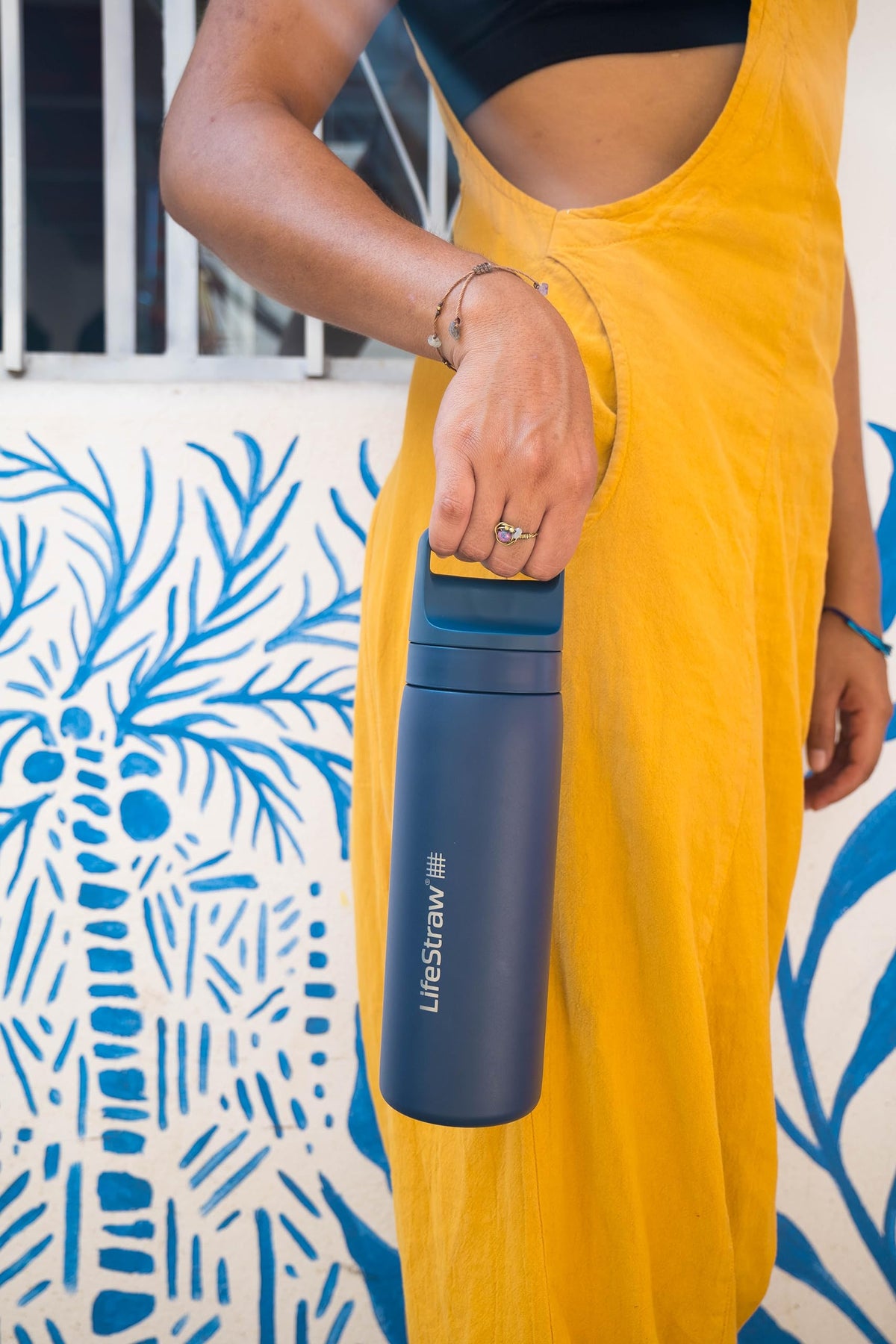 LifeStraw Go Series membrane filter, blocks bacteria, parasites and microplastics while you sip.