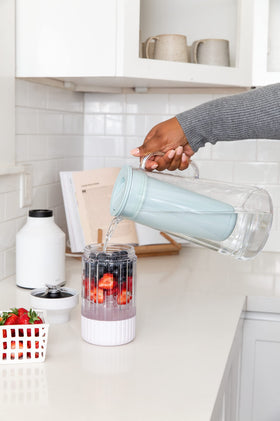 Close-up of the filter cartridge highlighting long-lasting purification of contaminants.