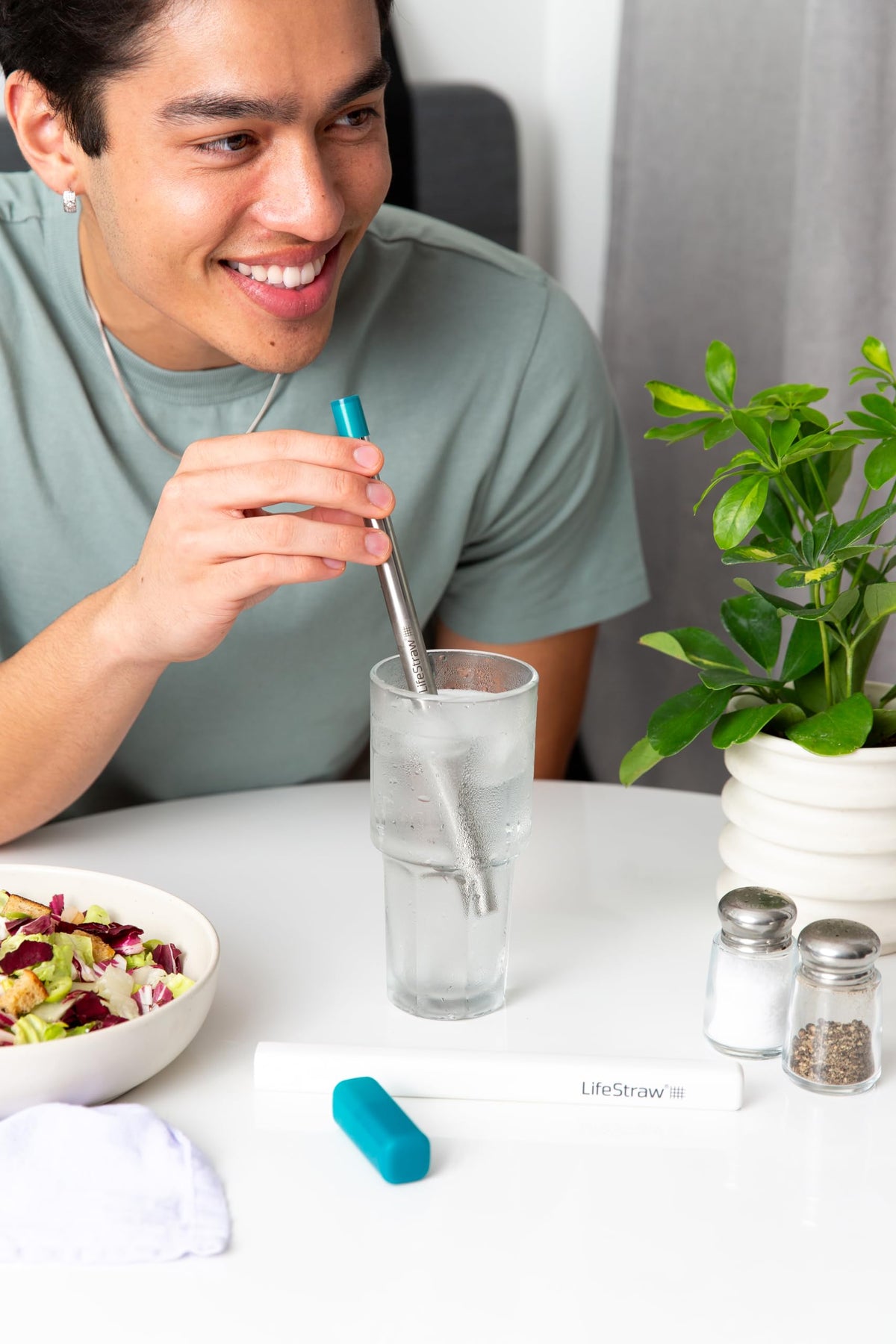 LifeStraw Sip leak-proof carry case protects the straw while traveling.