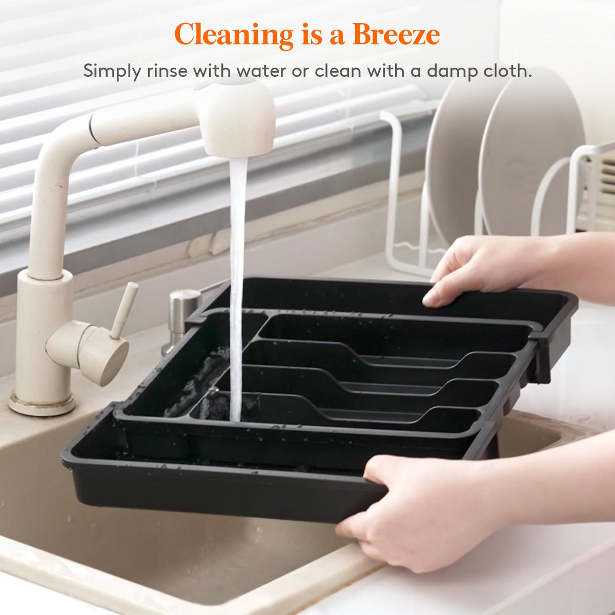 Lifewit features 5 compartments and 2 expandable layers for flexibility.