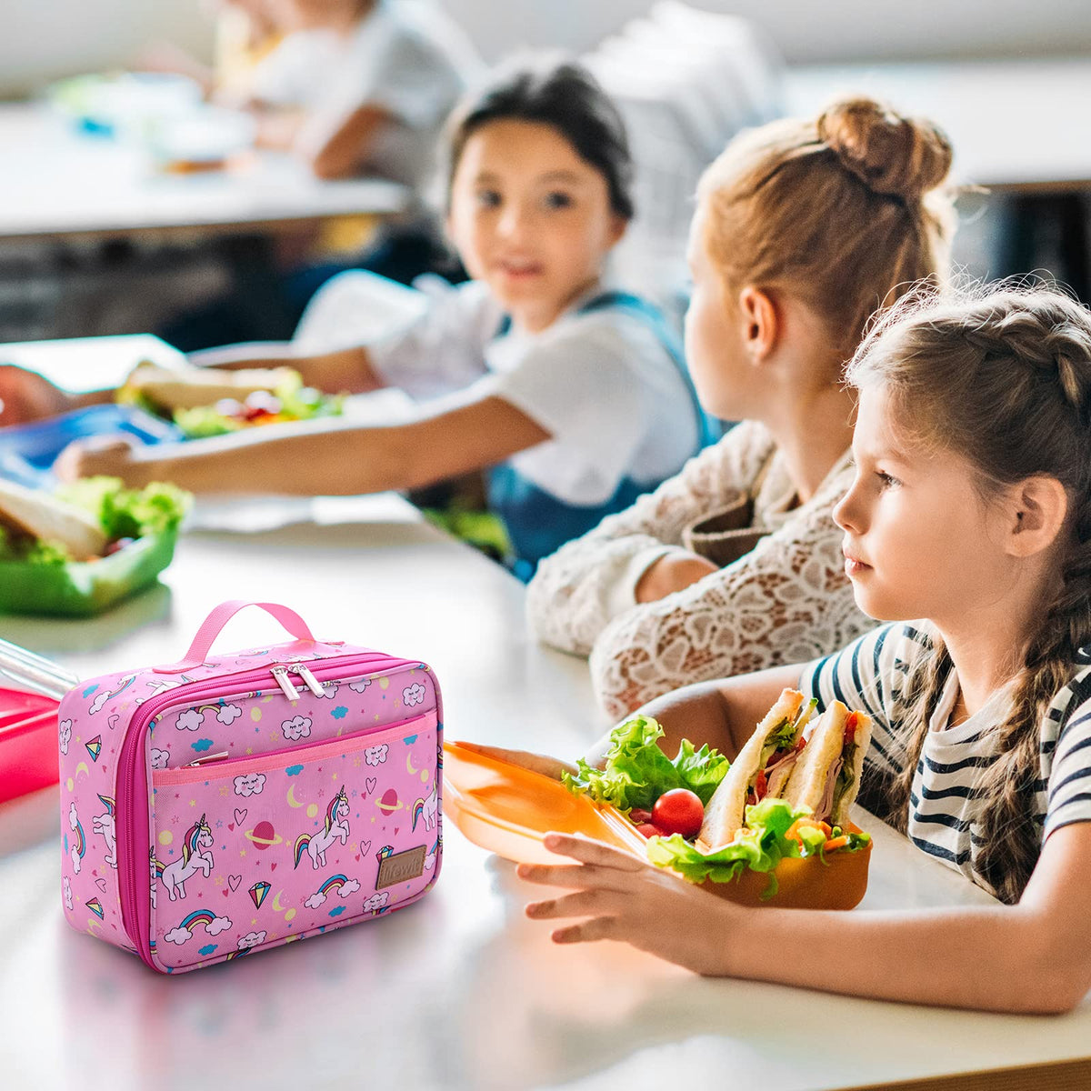 Lifewit Freezable Lunch Bag carried by soft handle
