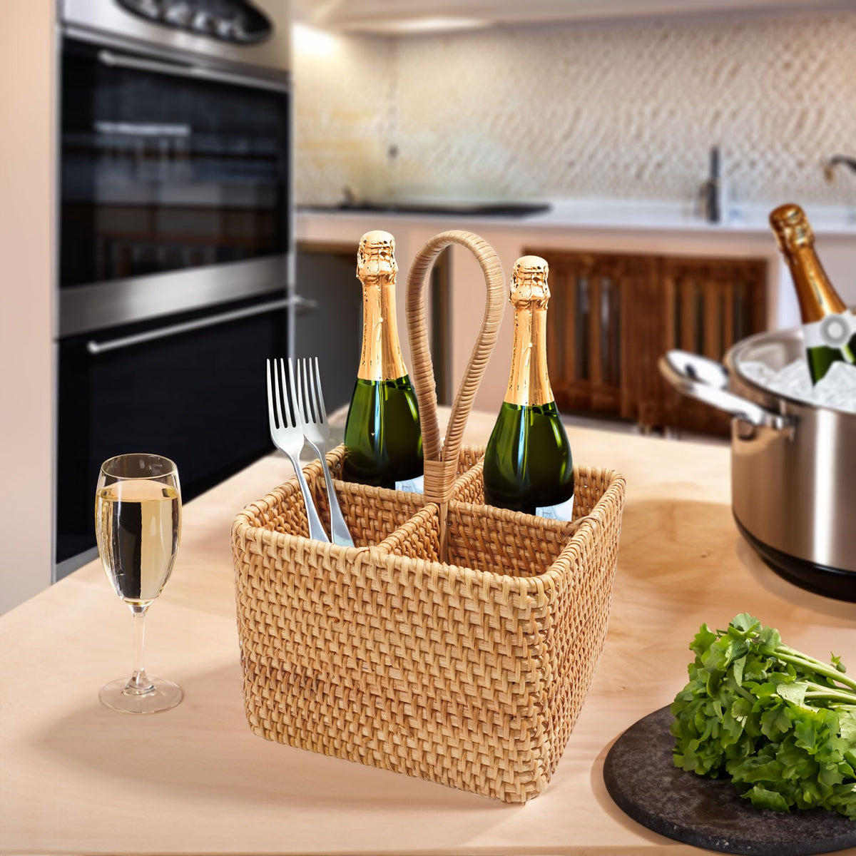 Lilacooqinn portable cutlery storage box ideal for picnics and outdoor dining.