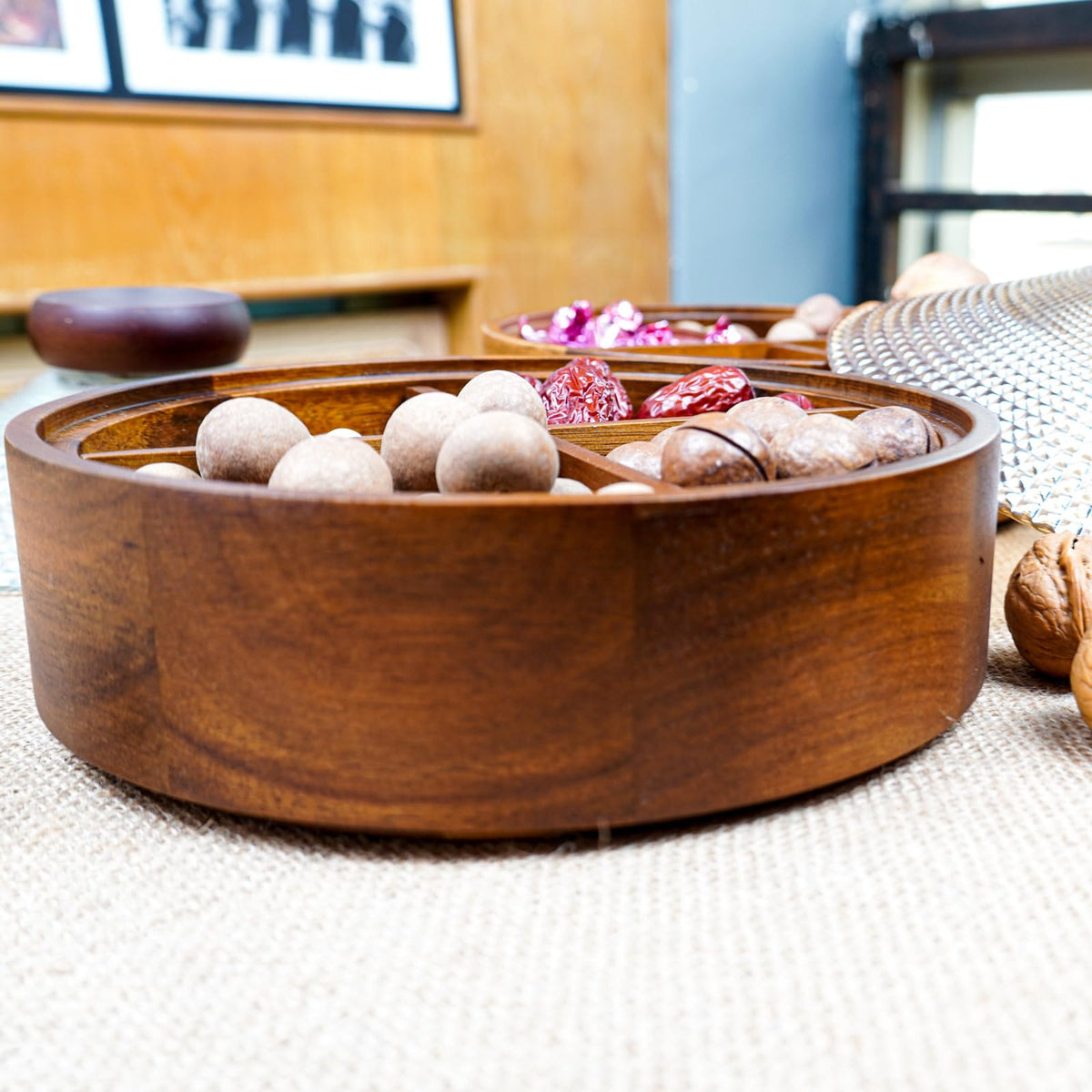Lilacooqinn wooden snack box with glass lid keeps items dust-free and visible