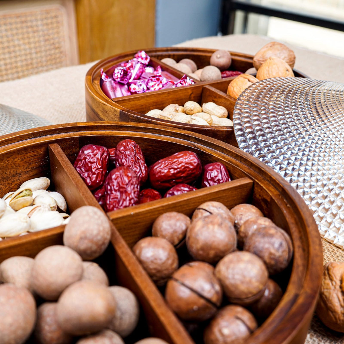 Lilacooqinn wooden snack box measures 21 cm diameter and 6 cm height