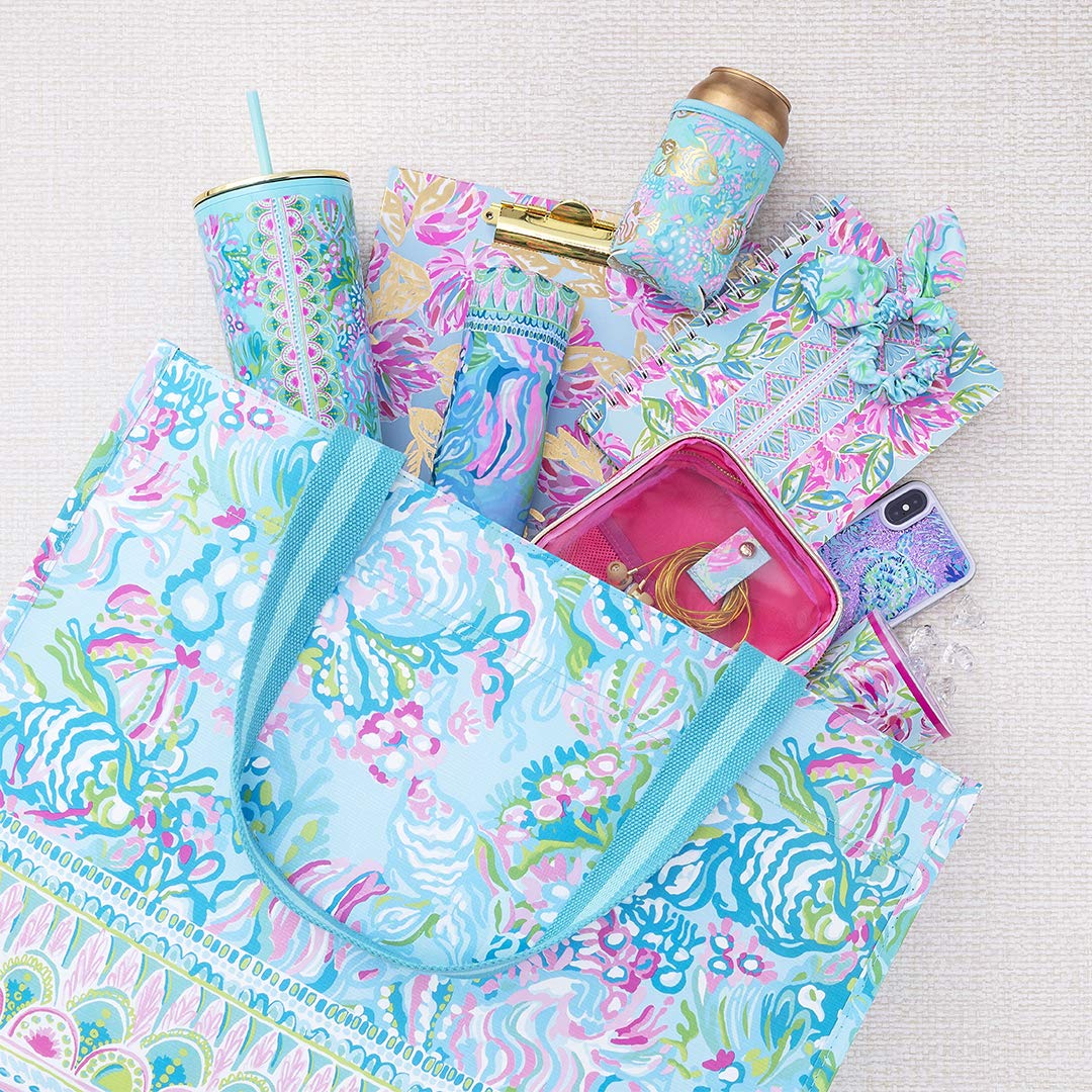 Lilly Pulitzer Aqua La Vista market tote large opening makes loading easy.