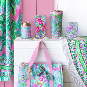 Lilly Pulitzer gold logo plaque adds premium detail.