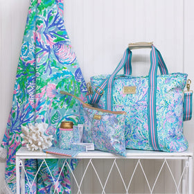 Lilly Pulitzer print Soleil It On Me on durable canvas with gold logo.