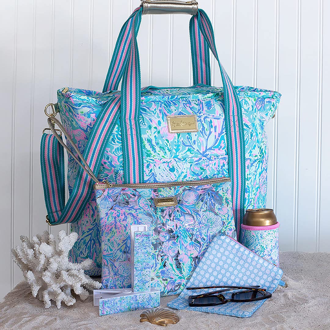 Lilly Pulitzer cooler bag exterior pocket helps organize keys and snacks.