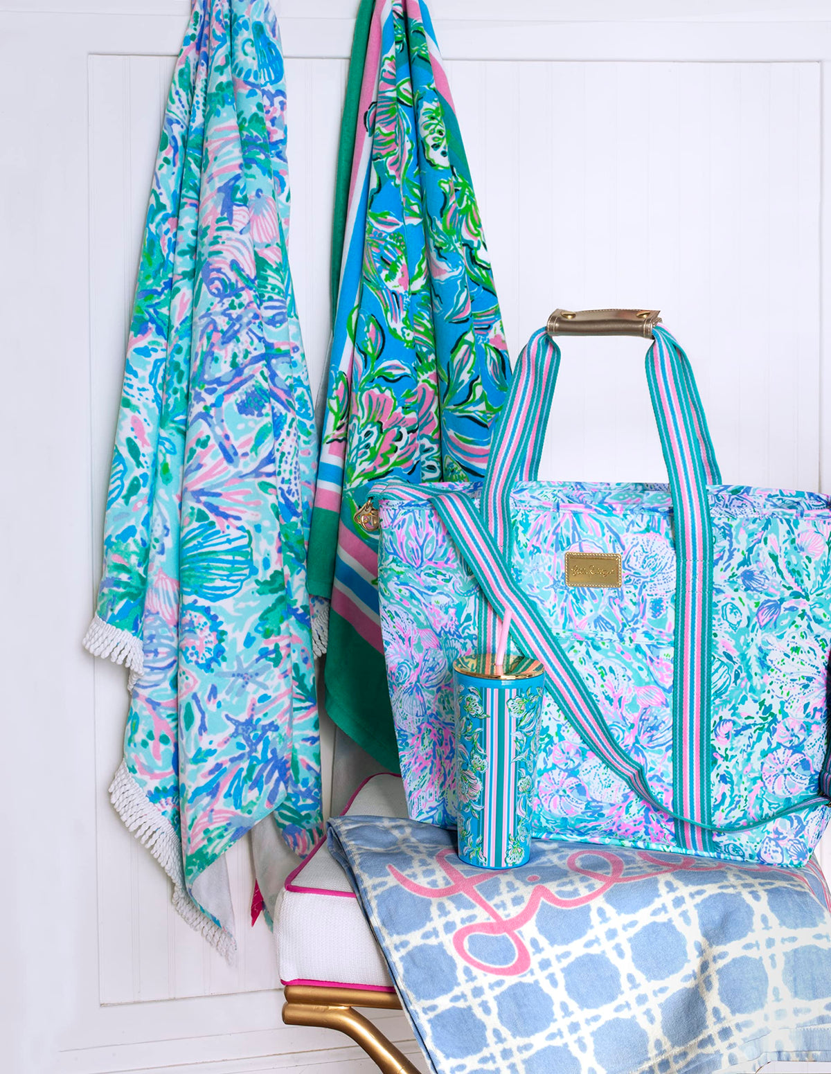 Lilly Pulitzer Soleil It On Me print adds vibrant style for everyday outdoor use.