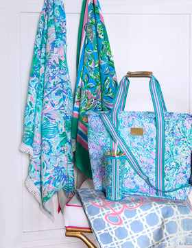 Lilly Pulitzer Soleil It On Me print adds vibrant style for everyday outdoor use.