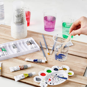 Lilymicky epoxy resin cups with clear graduations for consistent mixing.