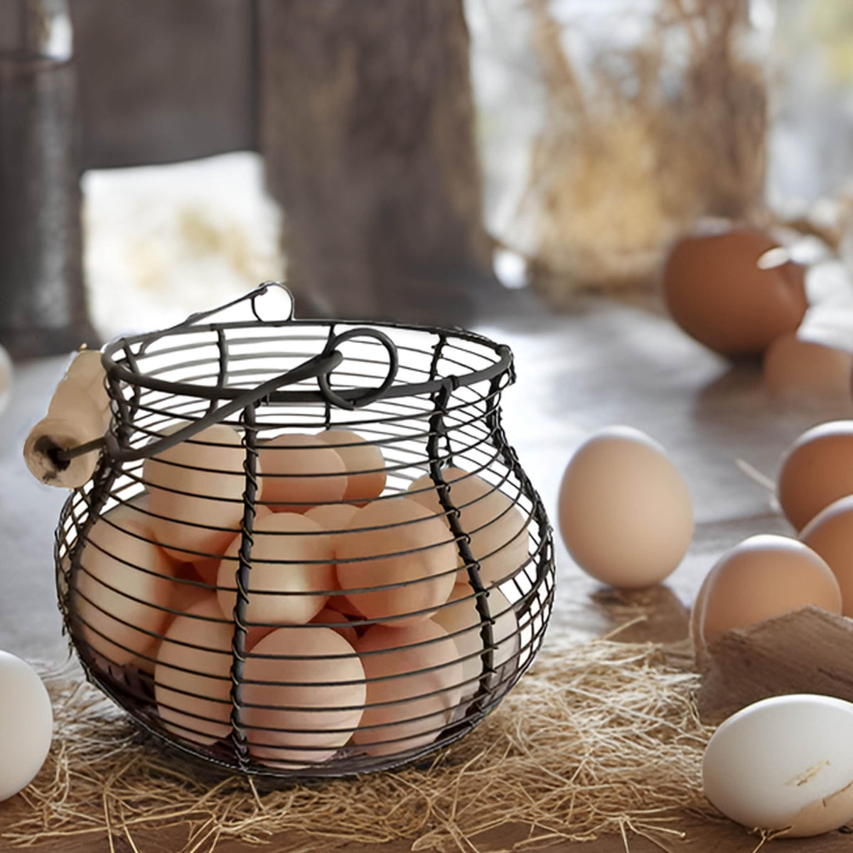 LINCOUNTRY Chicken-egg basket ideal for backyard coop egg collection.