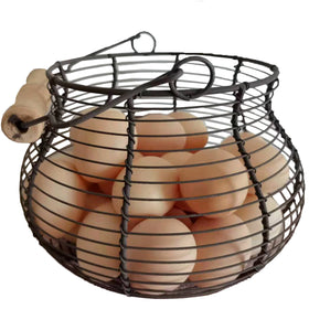 LINCOUNTRY Farmhouse Wire Egg Basket with Handle for gathering eggs on the kitchen counter.